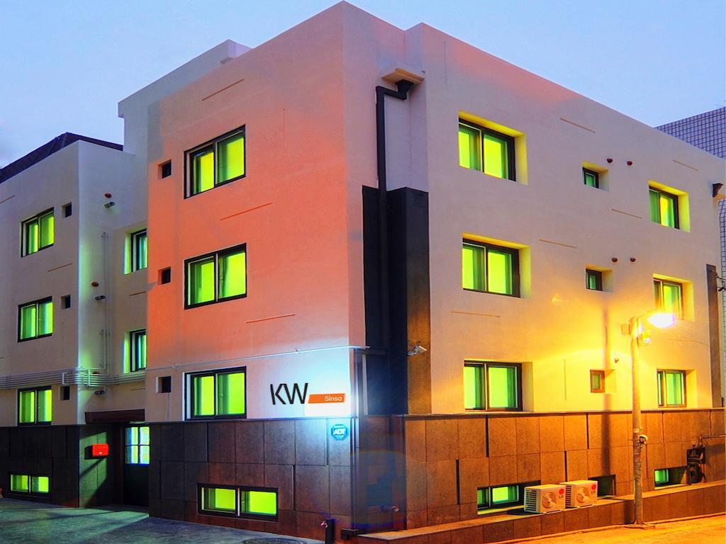 Hostel Kw Sinsa Seúl Exterior foto